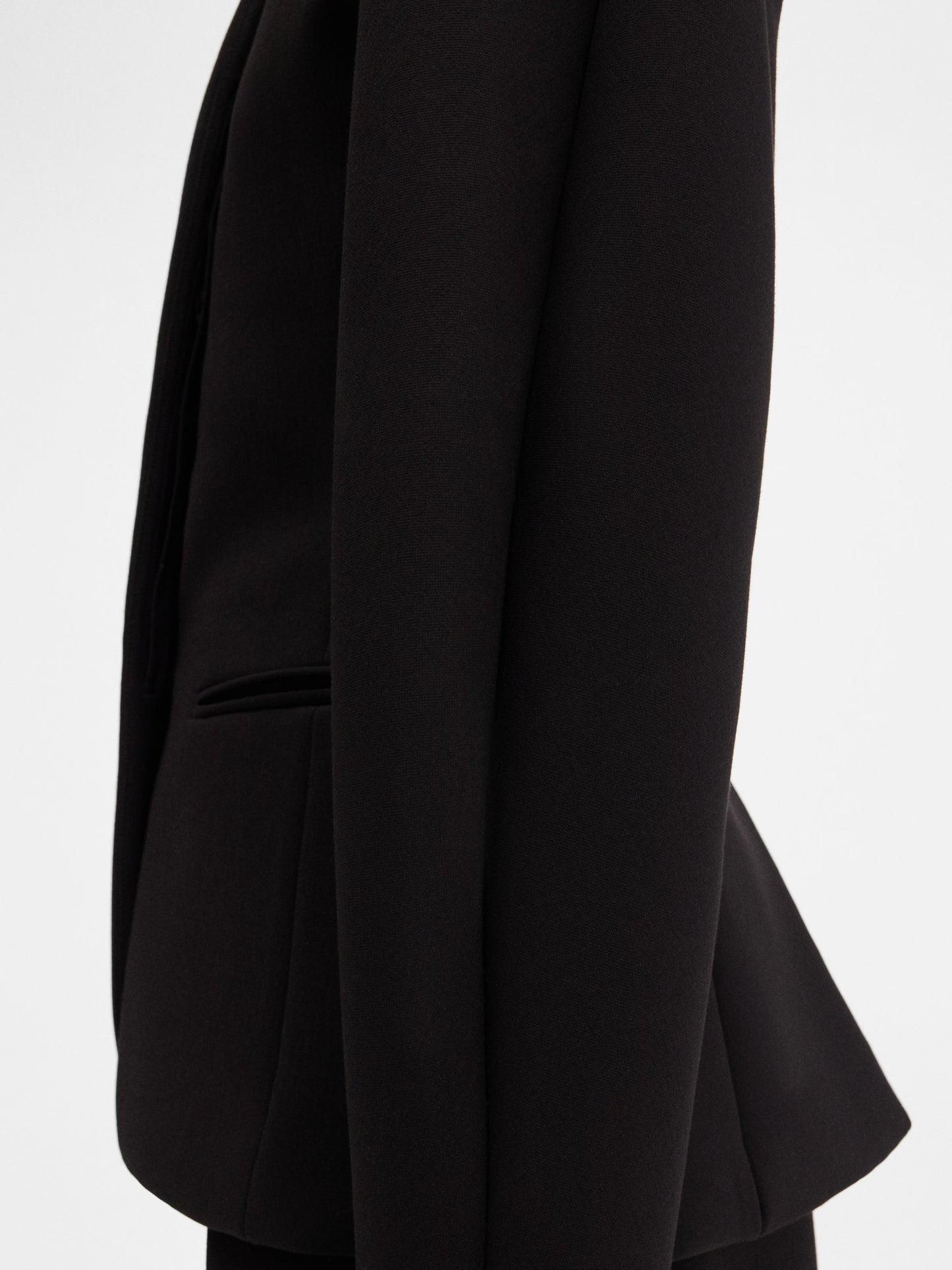 The Ovalo jacket
