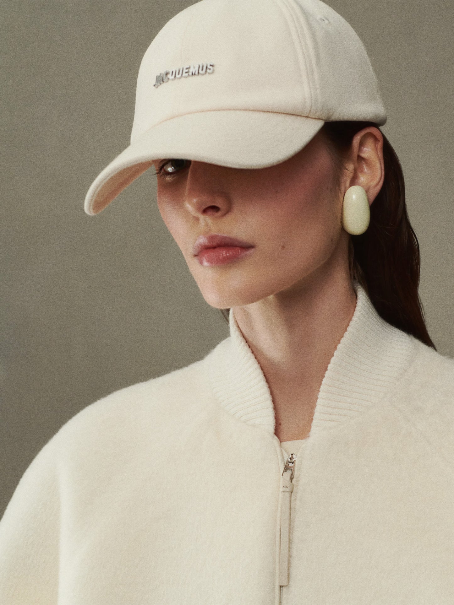 Beige cap with 'JACQUEMUS' branding on a white background
