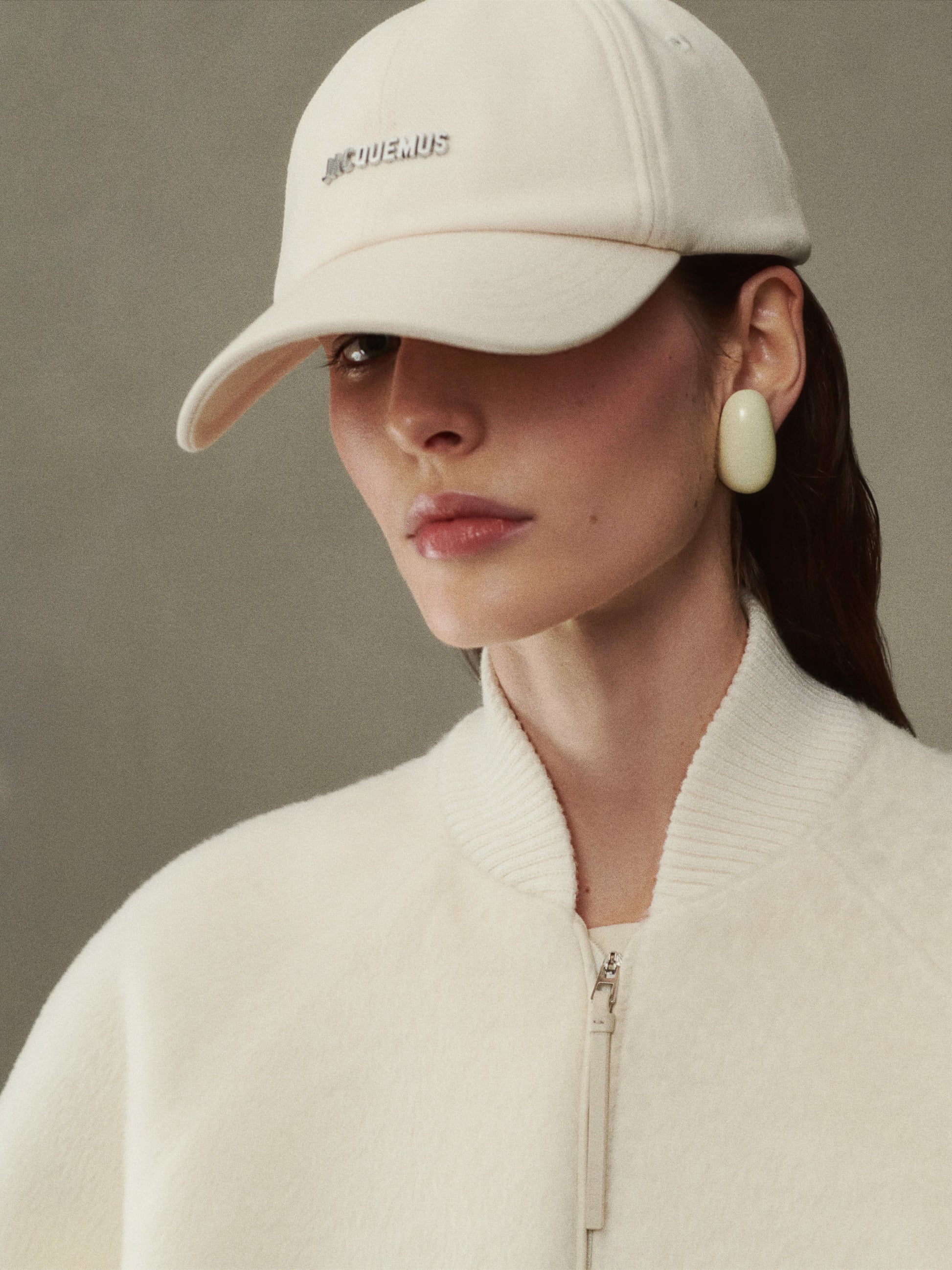 Beige cap with 'JACQUEMUS' branding on a white background