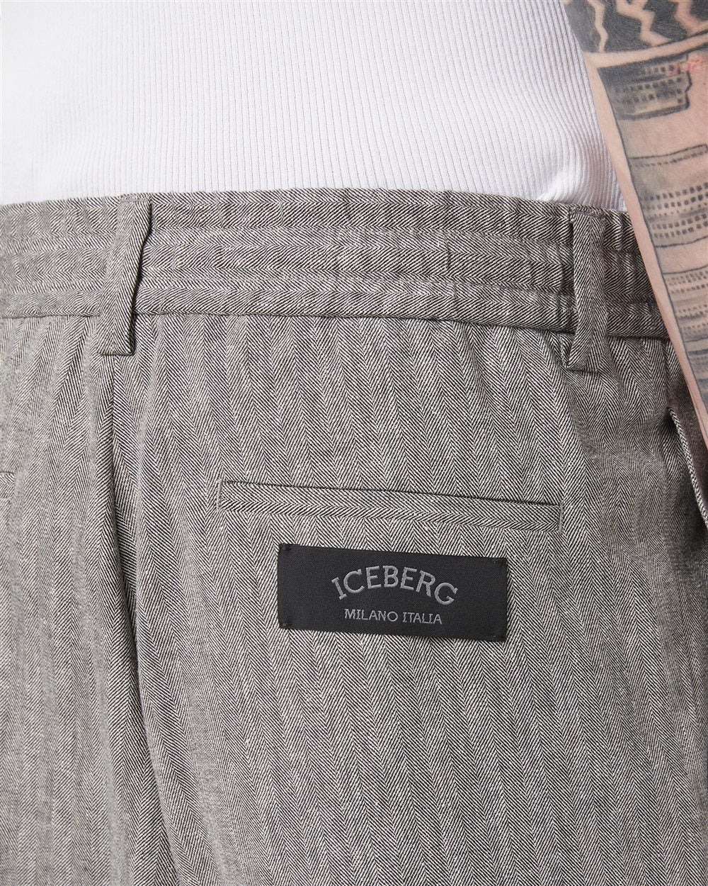 Stretch herringbone cargo fit pants