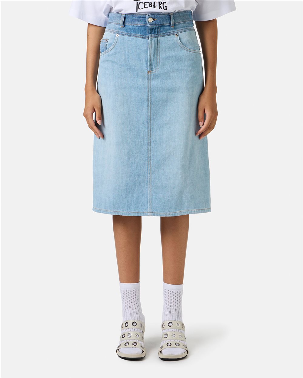 Denim skirt with regular waist and loose fit