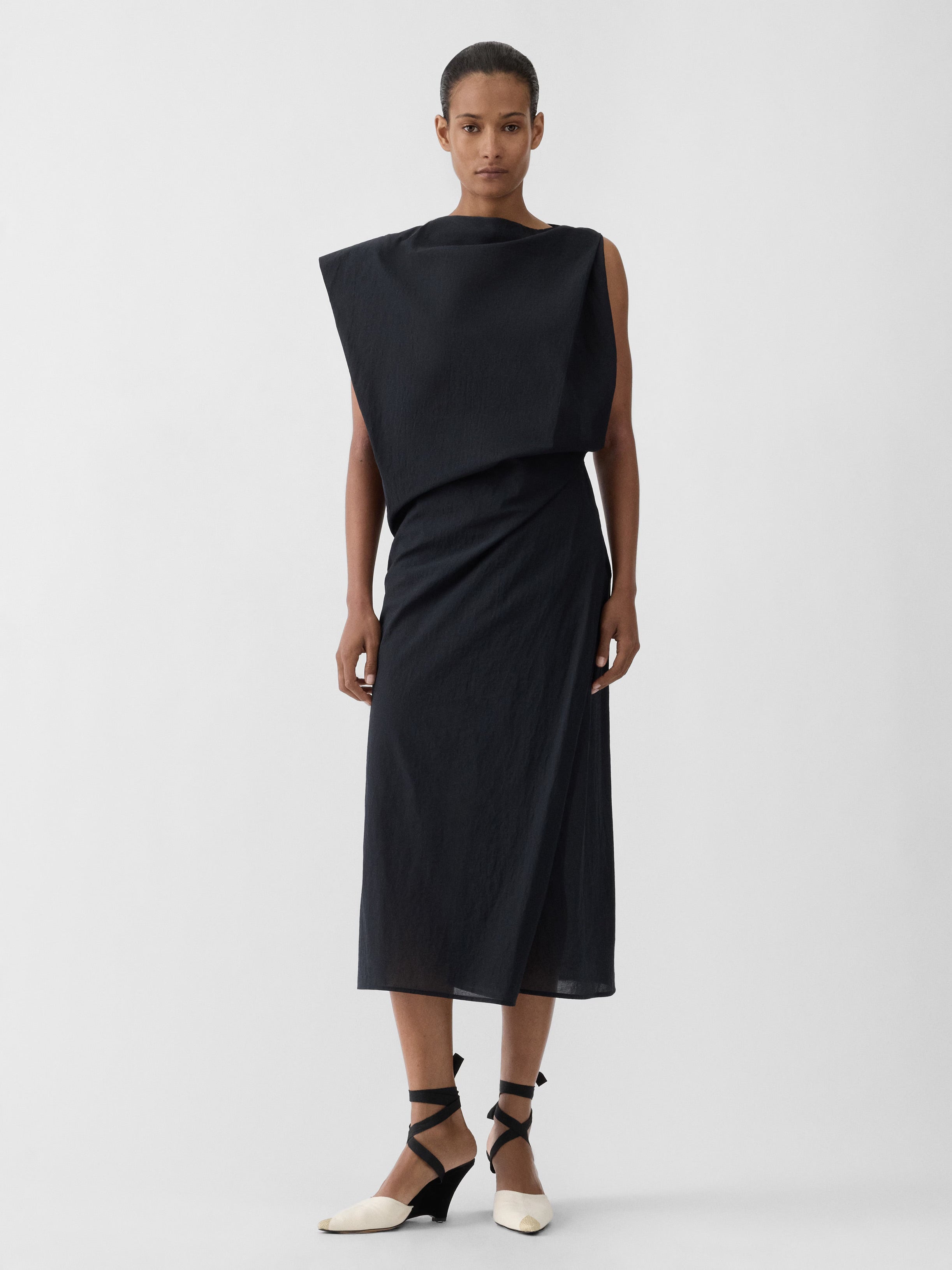 Black one-shoulder dress on a white background JACQUEMUS