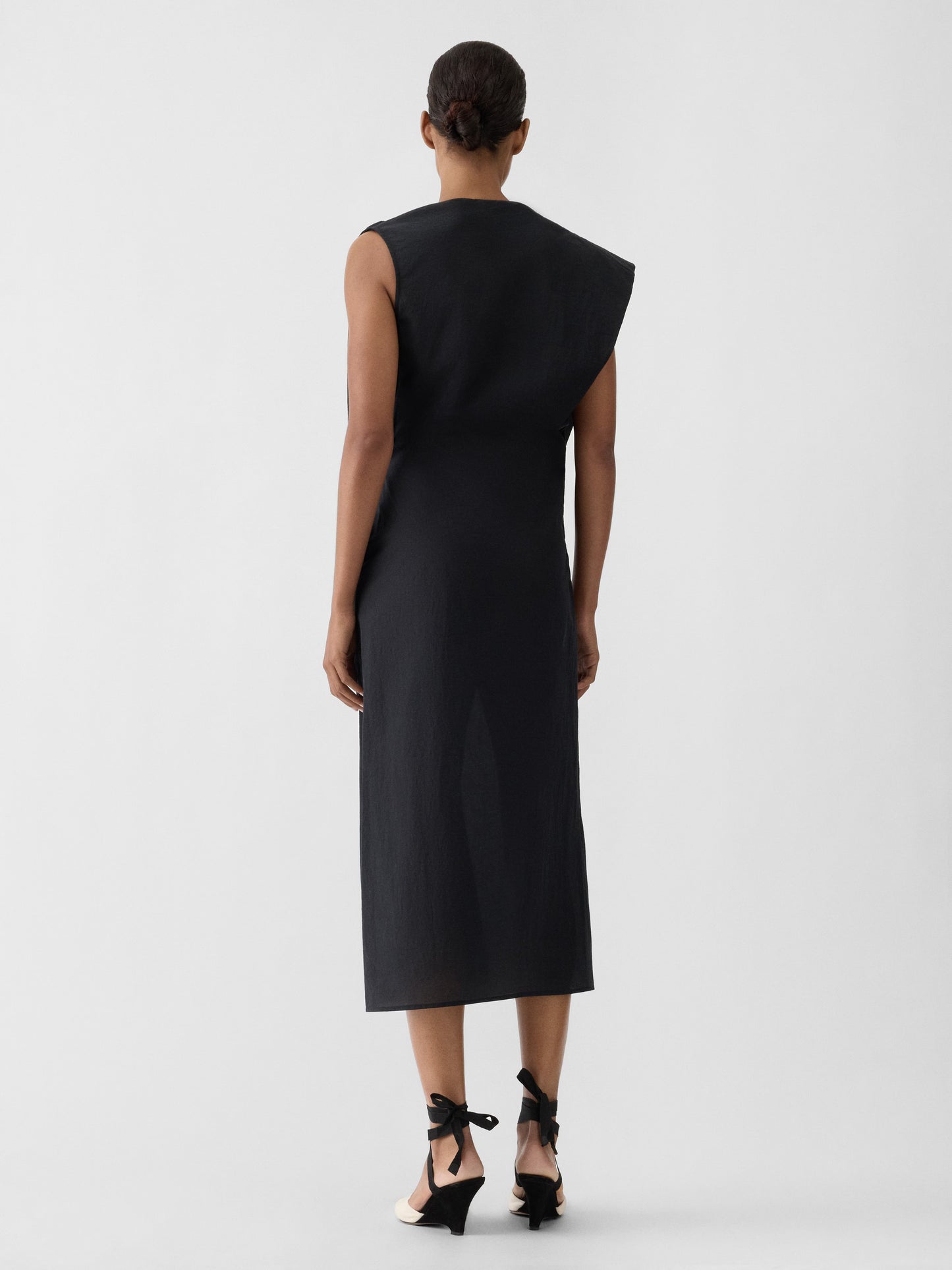 Black one-shoulder dress on a white background JACQUEMUS