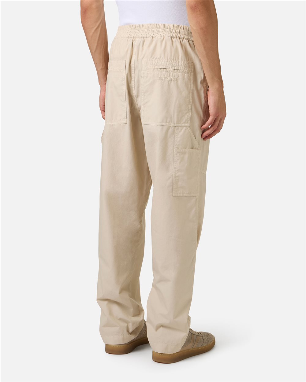 Beige cargo pants in a garment-dyed parachute fabric