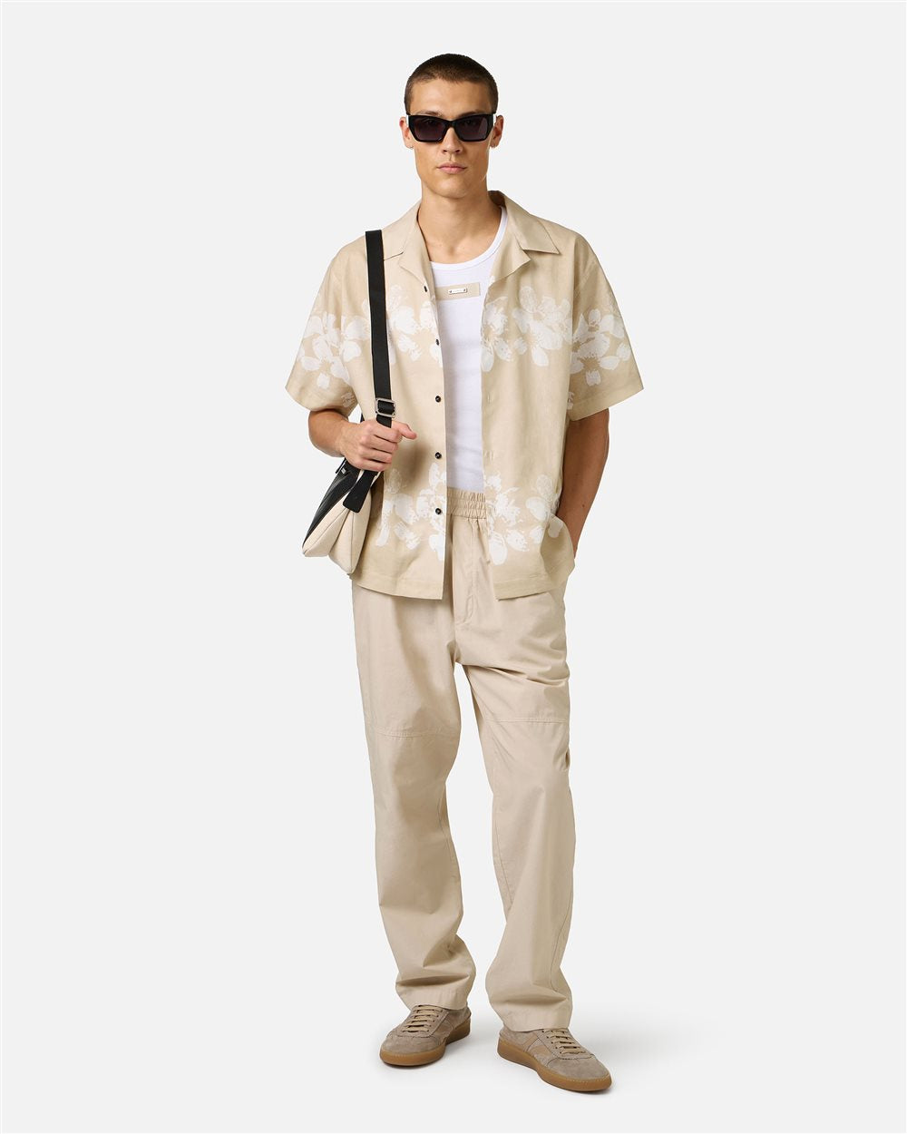 Beige cargo pants in a garment-dyed parachute fabric
