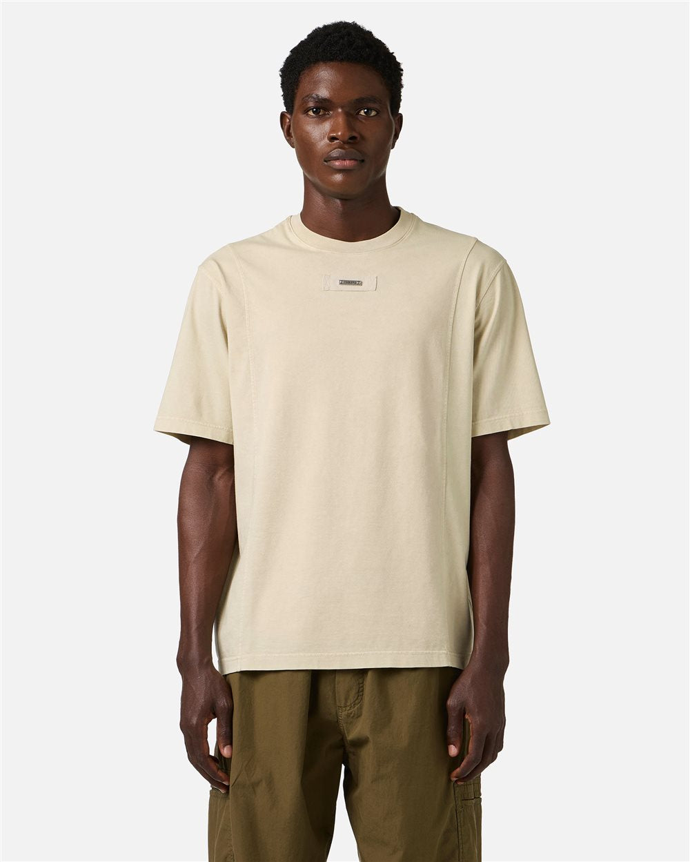 Regular fit beige T-shirt in cotton jersey with branded plaque
