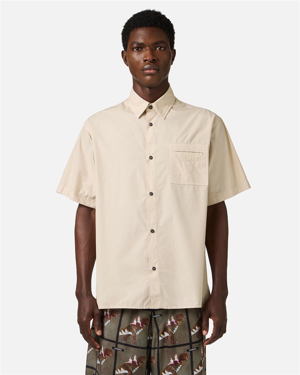 Beige short-sleeved shirt in garment-dyed parachute fabric