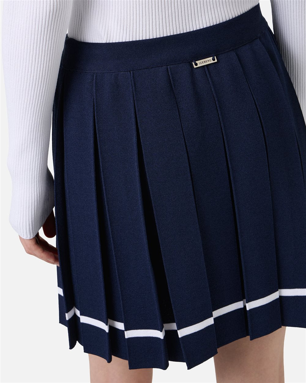 Classic blue mini skirt in viscose blend with slit