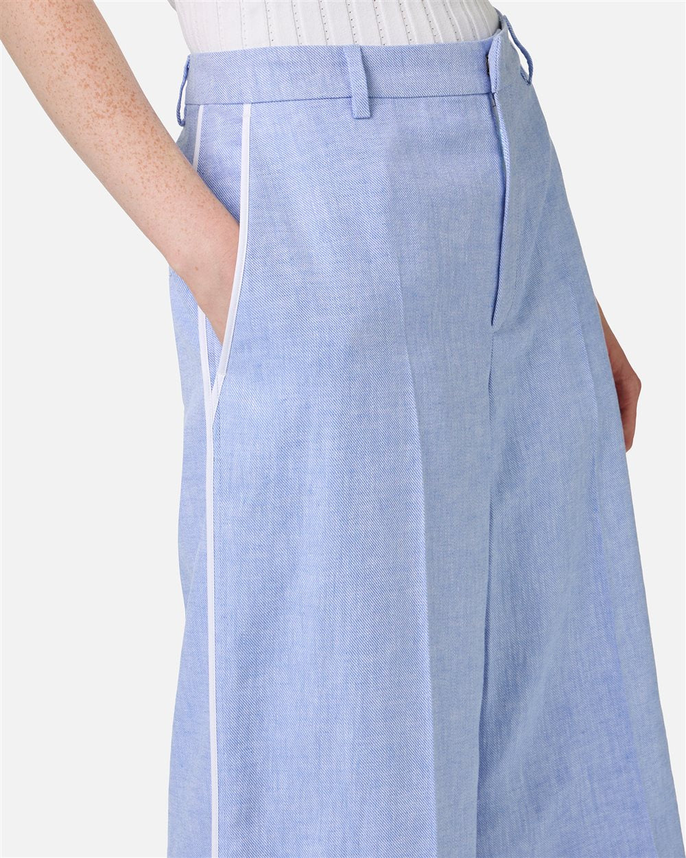 Light blue regular fit Bermuda shorts in diagonal linen-blend fabric