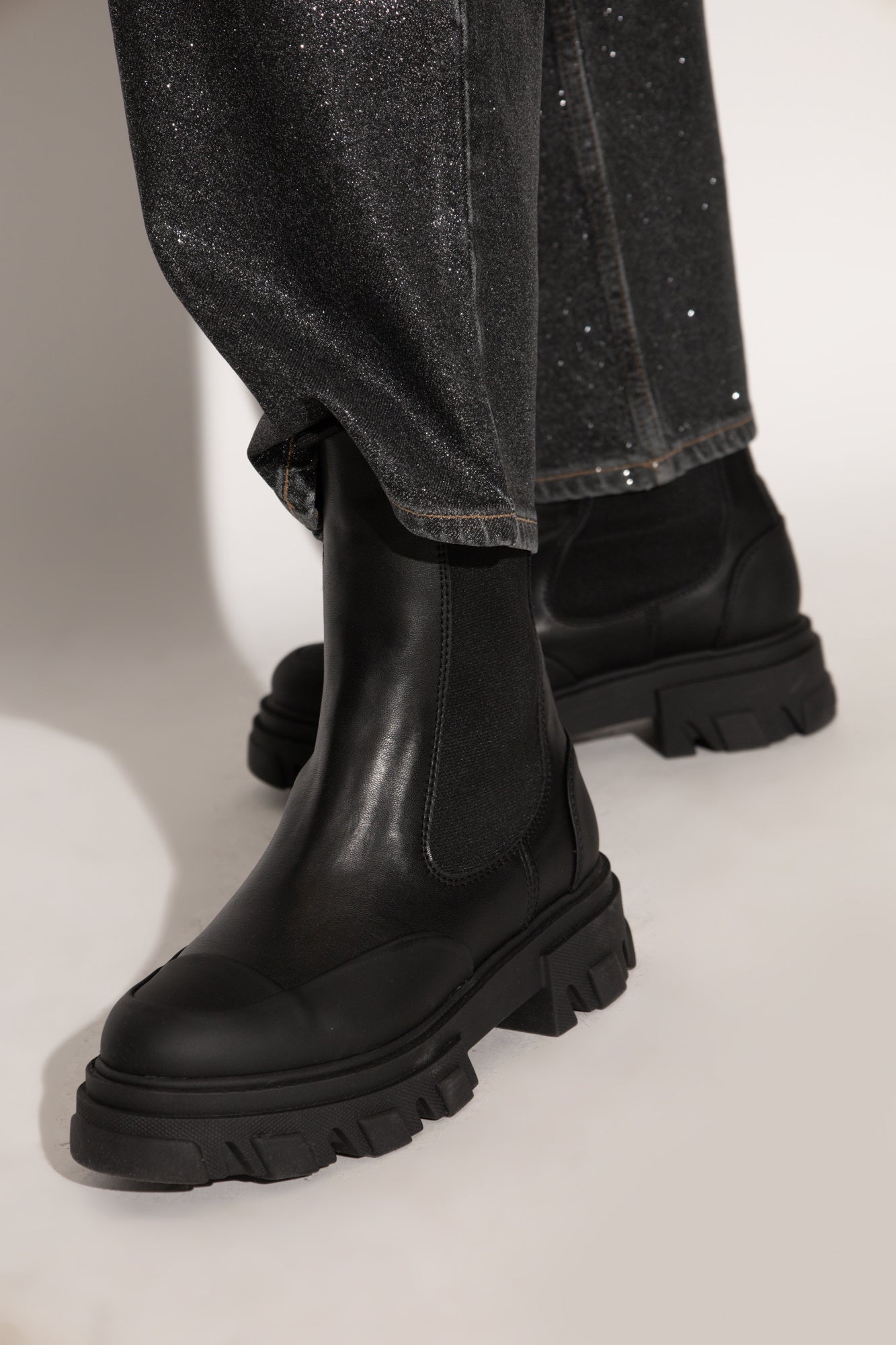 Mid Chelsea Boots