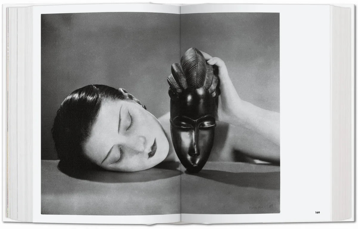 Photo Icons. 50 Landmark Photographs and Their Stories