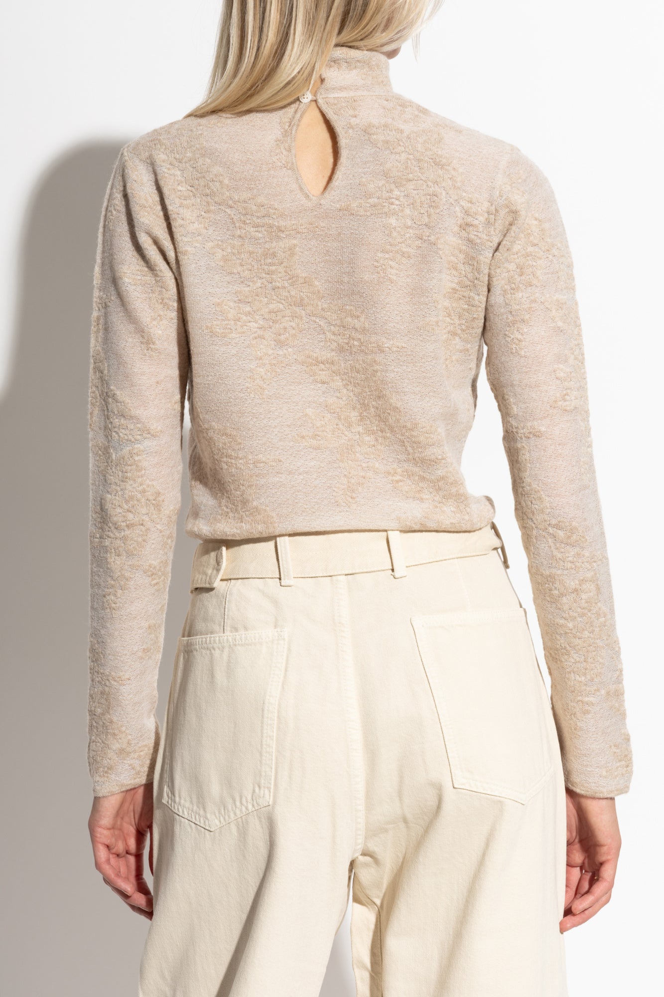 Sweater with a floral motif