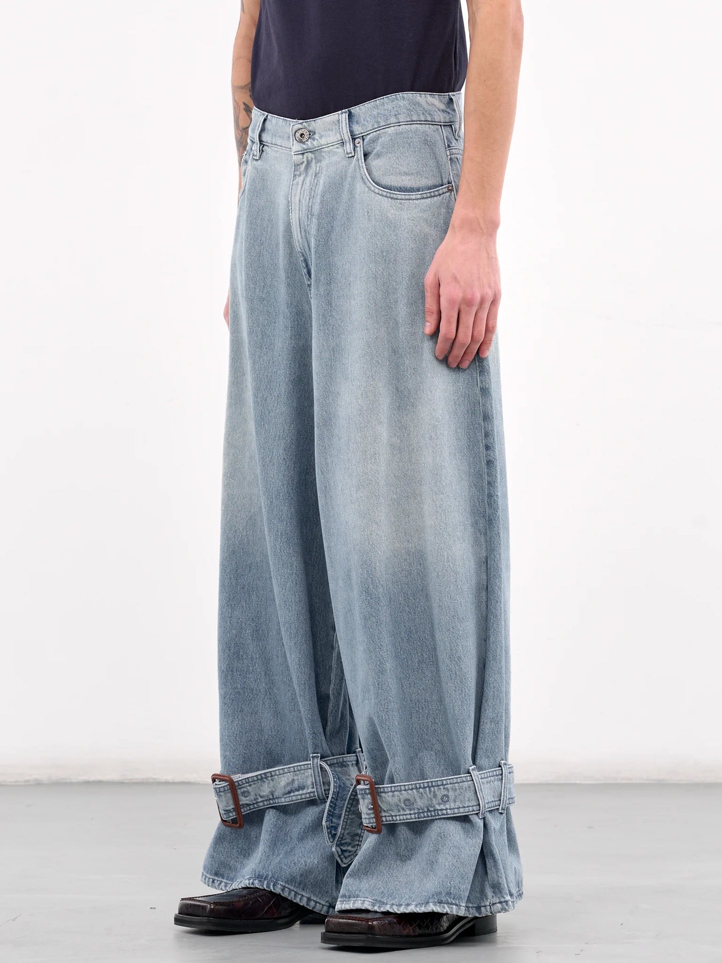 BUCKLED CUFF JEANS