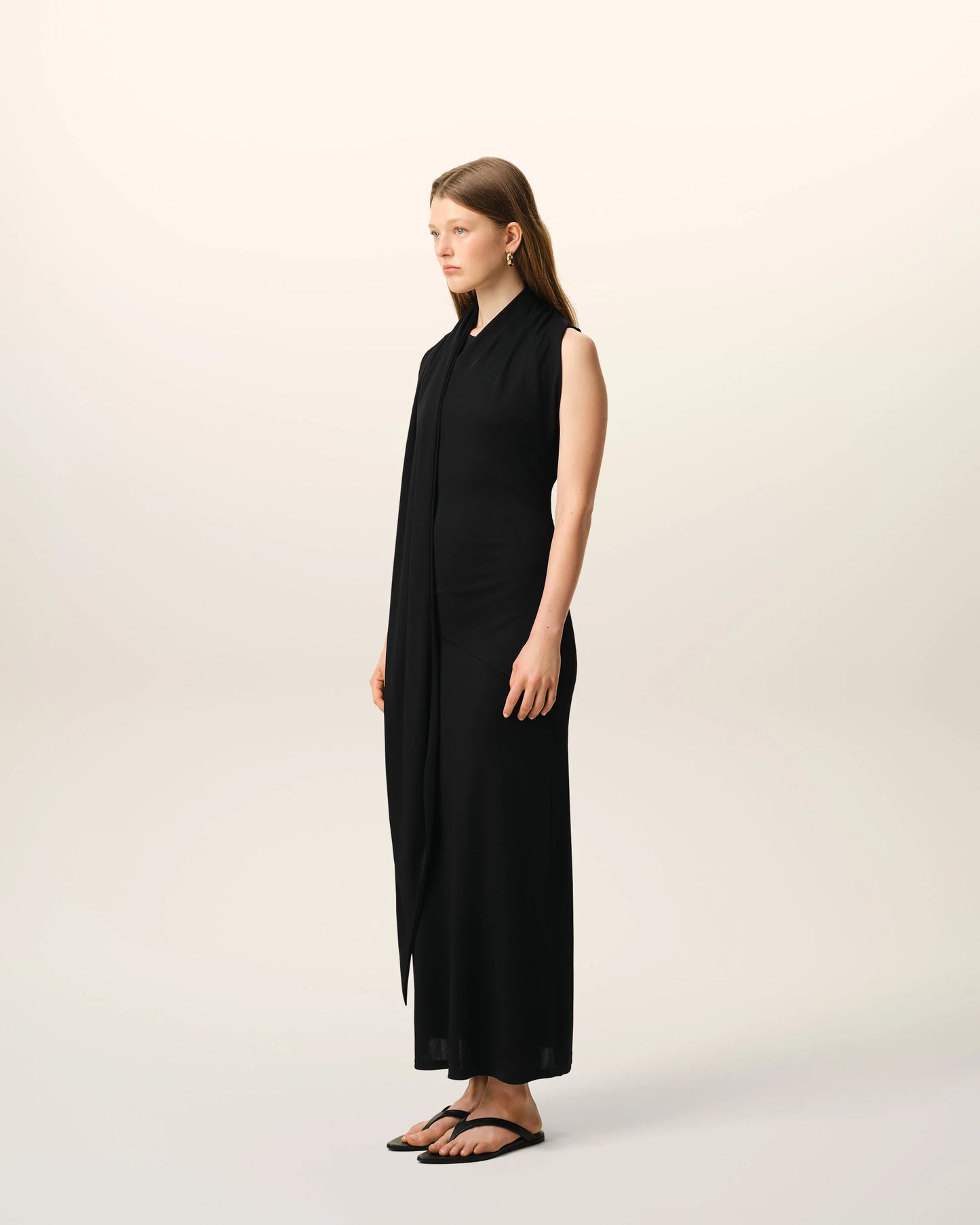 Long sleeveless lavaliere dress in crepe jersey