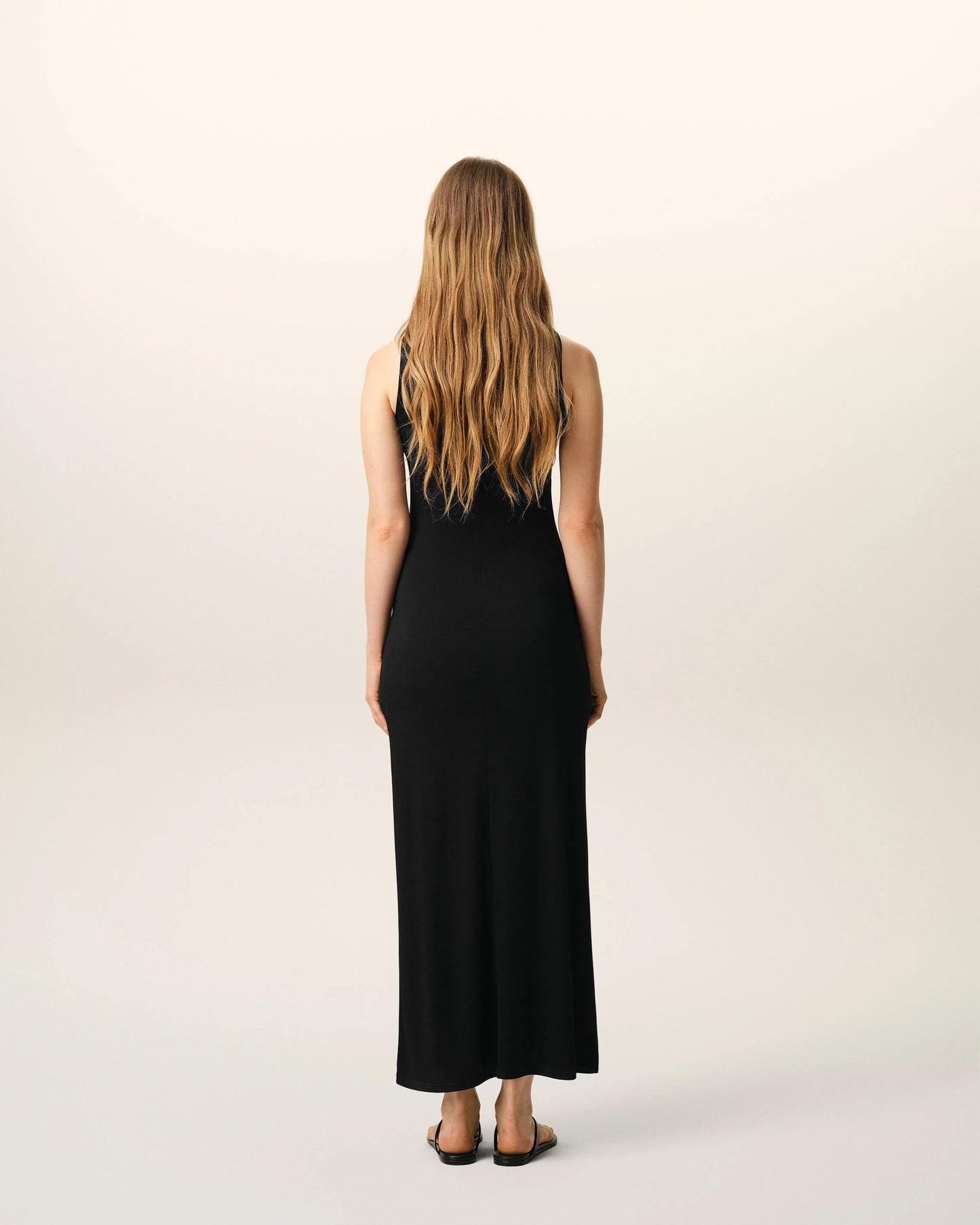 Long sleeveless lavaliere dress in crepe jersey