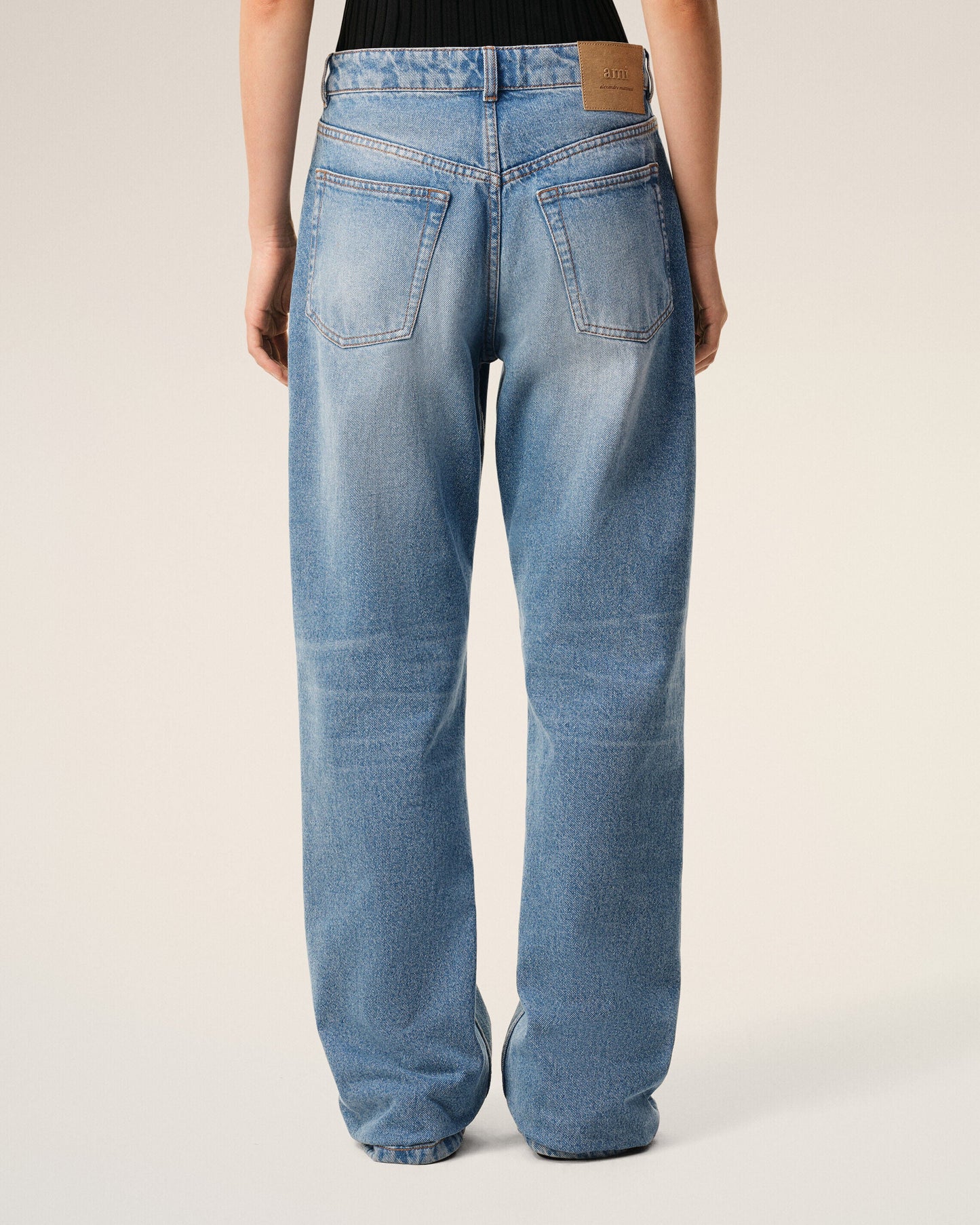 Large fit jeans in used indigo denim