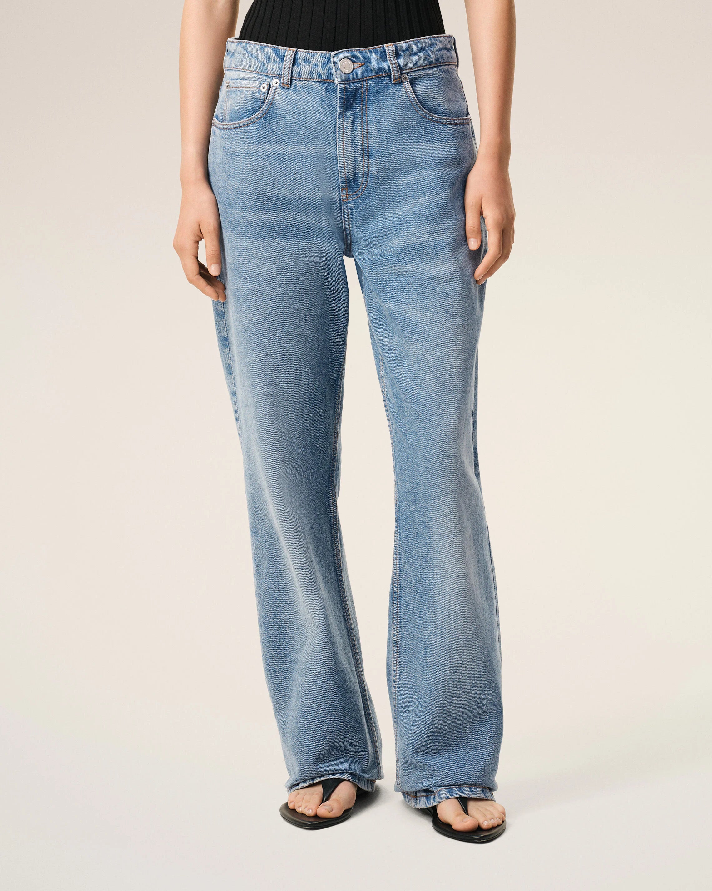 Large fit jeans in used indigo denim