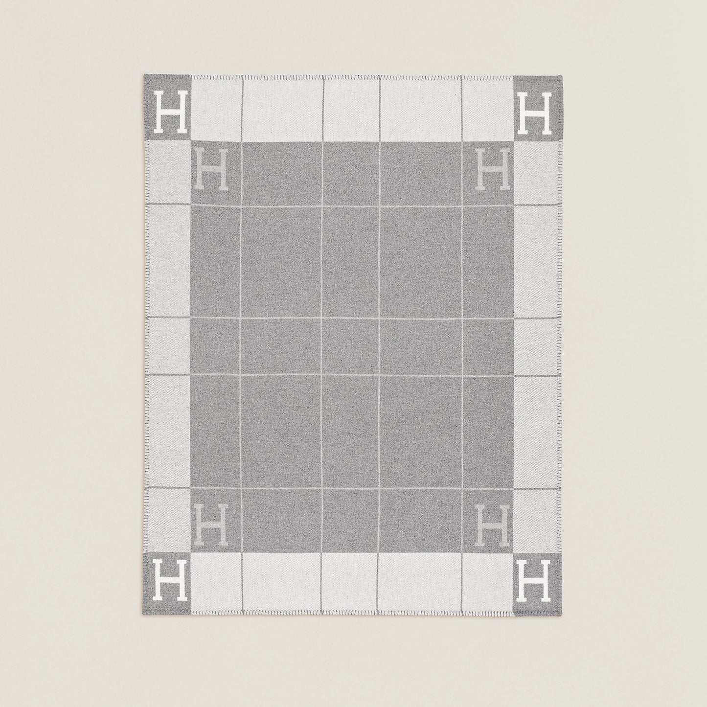 Avalon III throw blanket Grey
