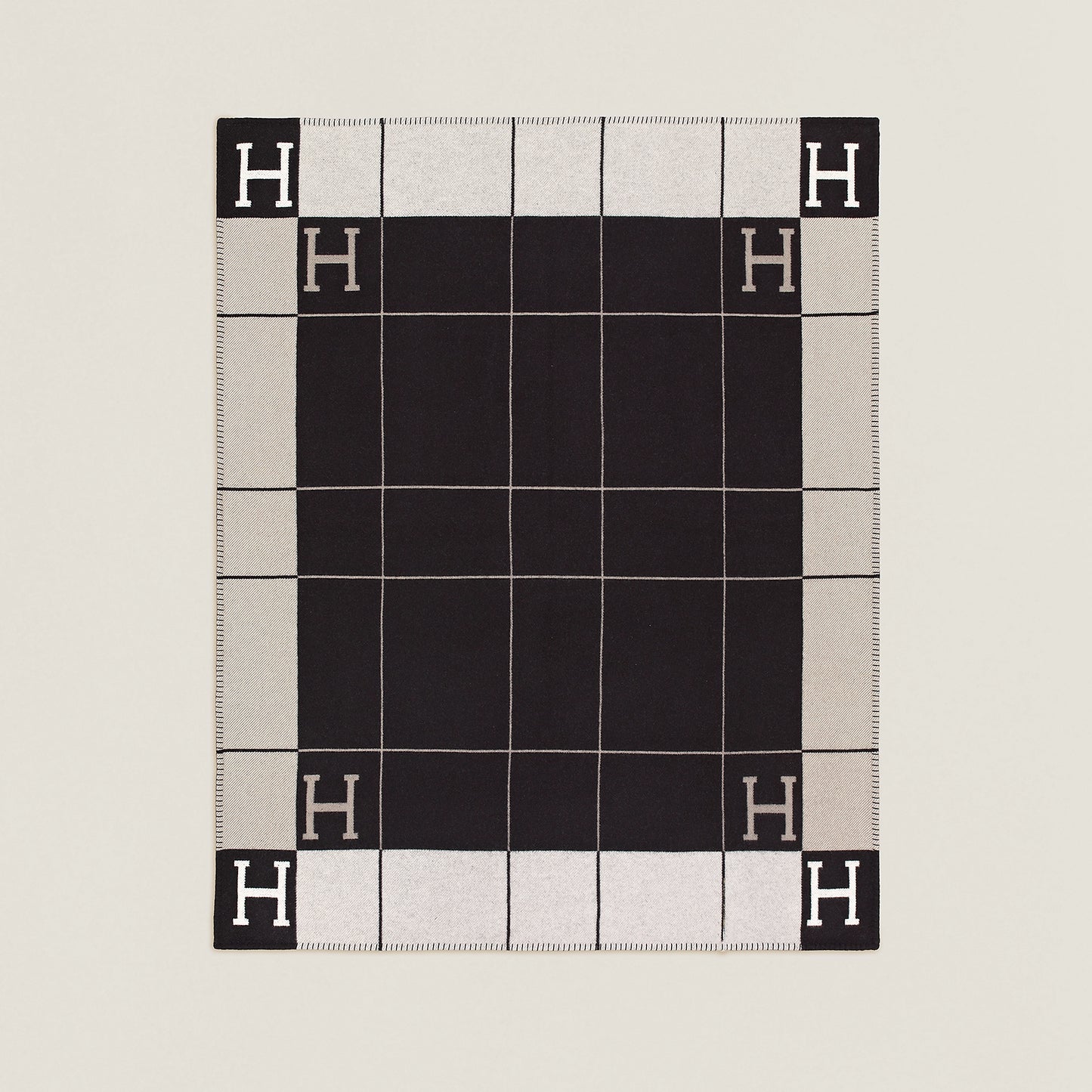 Avalon III throw blanket Black/White