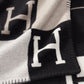 Avalon III throw blanket Black/White