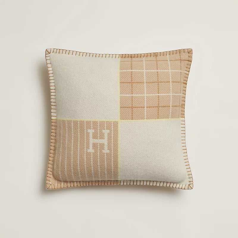 Avalon Cabriole pillow Beige