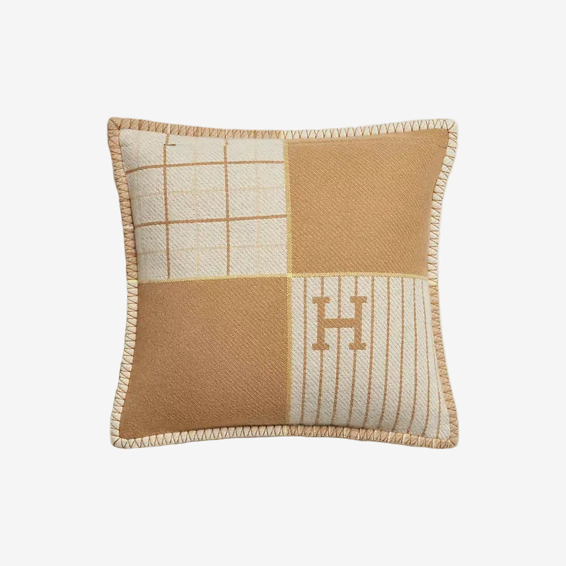 Avalon Cabriole pillow Beige