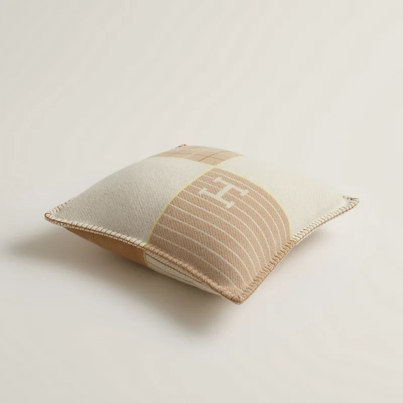Avalon Cabriole pillow Beige