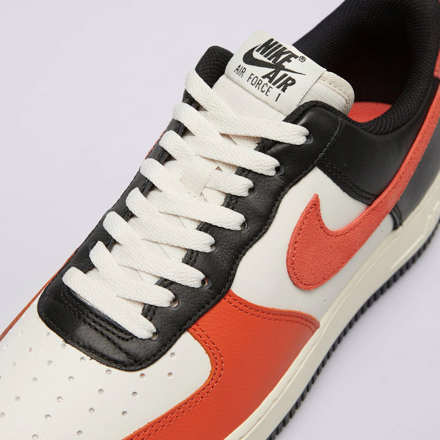 Nike AIR FORCE 1 '07 LV8