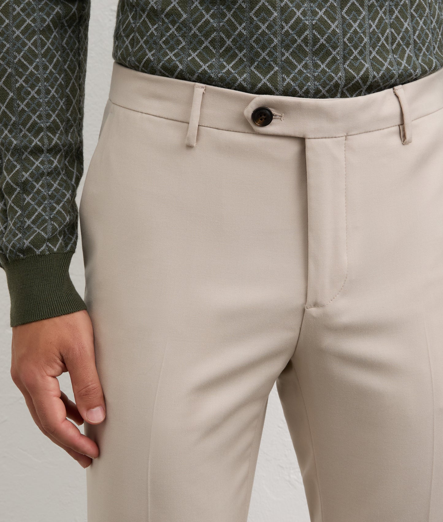Natural flat front chinos in cotton and elastane
