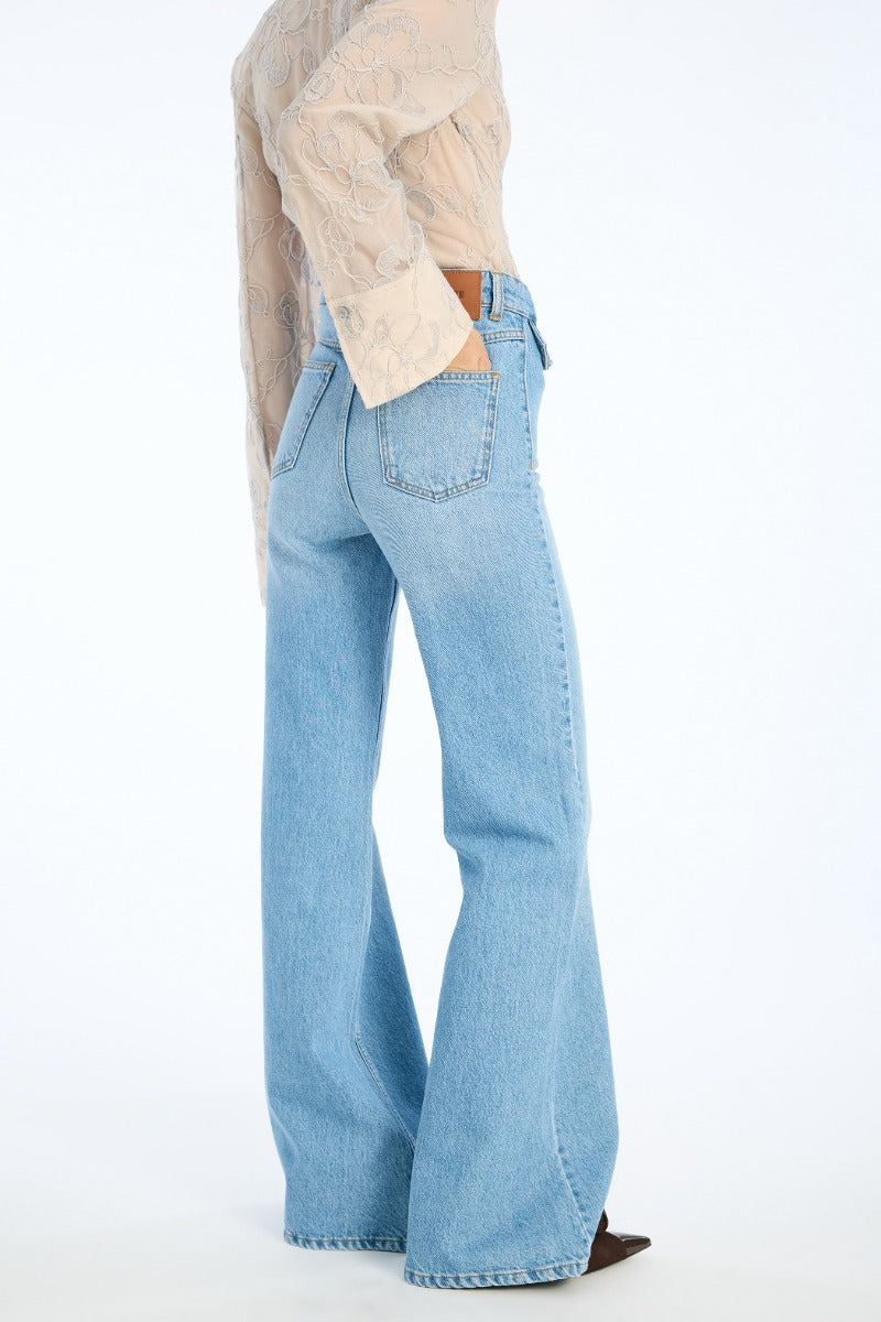 Flared highwaisted jeans